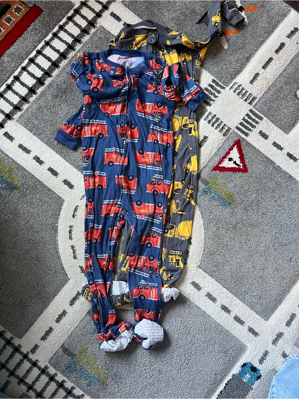 Set of 6 Boys Onsie Pajamas in size 5T - Picture 7 of 10